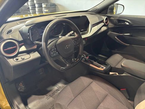 Used 2025 Chevrolet Trax RS w/ Sunroof Package FWD image 10