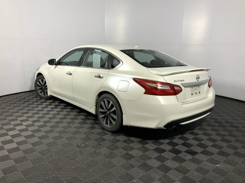 Used 2017 Nissan Altima 2.5 SL w/ 2.5 Technology Package image 10