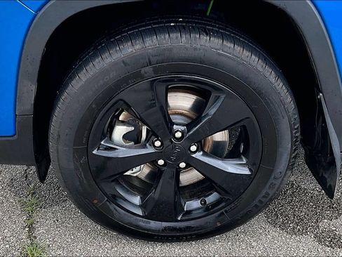 Used 2021 Jeep Cherokee Latitude Plus AWD/4WD image 8