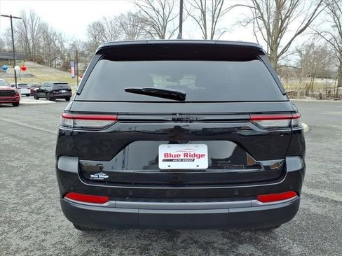 New 2026 Jeep Grand Cherokee Altitude image 4