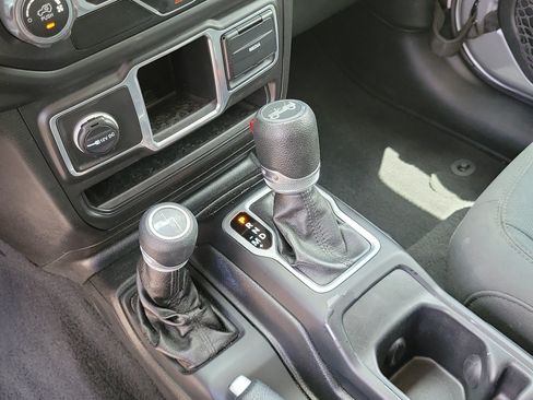 Used 2018 Jeep Wrangler Unlimited Sport AWD/4WD image 23