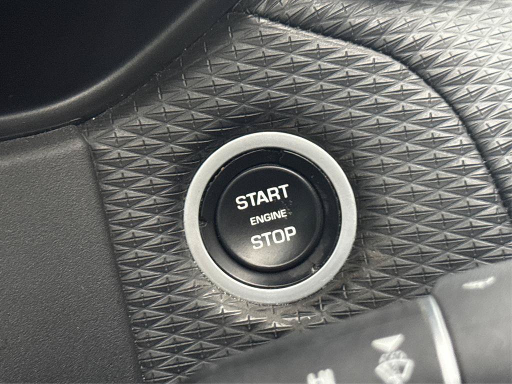 Used 2019 Land Rover Range Rover Velar R-Dynamic SE AWD/4WD image 24