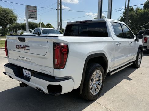 Used 2023 GMC Sierra 1500 Denali w/ Technology Package AWD/4WD image 5