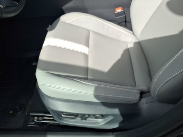 Used 2026 Toyota Camry SE w/ Convenience Package FWD image 16