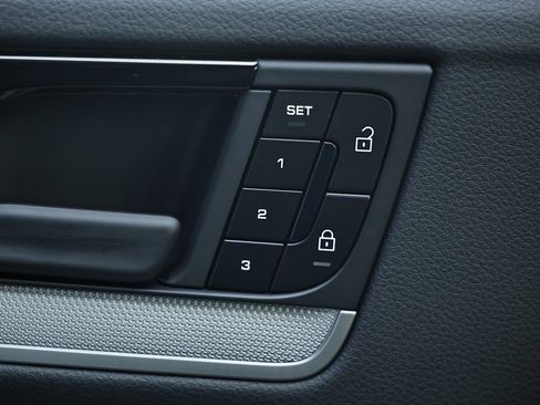 Certified 2025 Porsche Cayenne w/ Premium Package Plus image 20