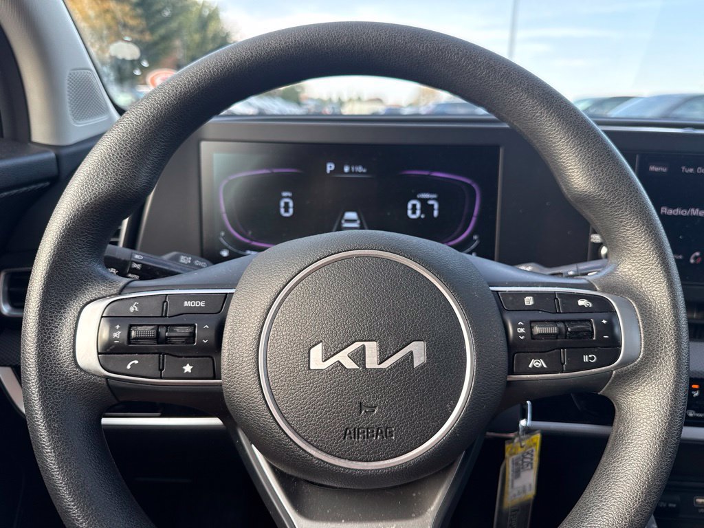 Used 2025 Kia Sportage LX AWD/4WD image 9
