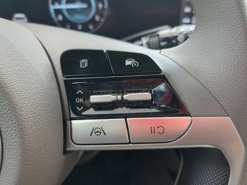 Used 2024 Hyundai Elantra SEL FWD image 17