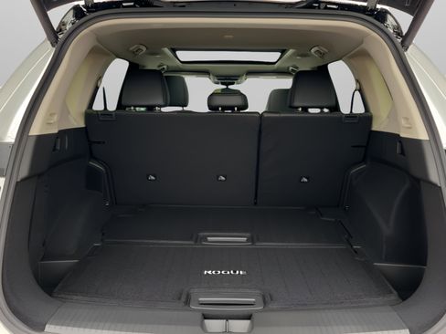 New 2026 Nissan Rogue Platinum image 9