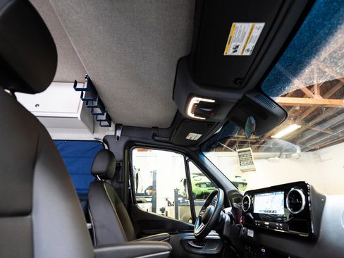 Used 2021 Mercedes-Benz Sprinter 2500 w/ Premium Plus Package image 64