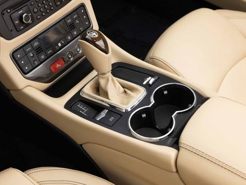Used 2015 Maserati GranTurismo Convertible RWD image 30