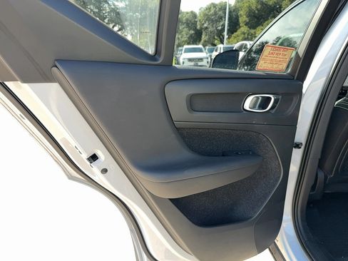 Used 2021 Volvo XC40 T5 R-Design w/ Protection Package Premier image 12