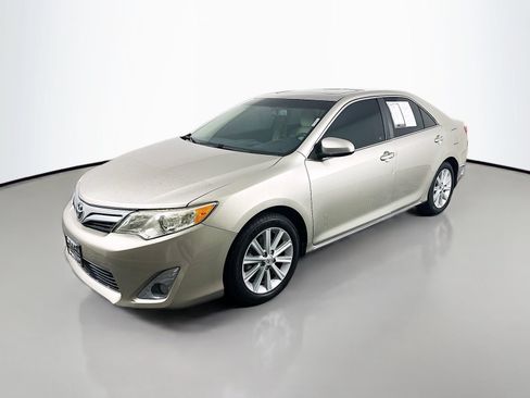 Used 2014 Toyota Camry XLE FWD image 3