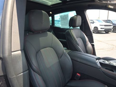 Used 2023 Maserati Levante Modena AWD/4WD image 40