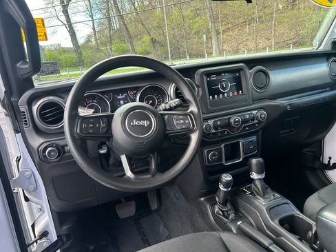 Used 2022 Jeep Wrangler Sport AWD/4WD image 22