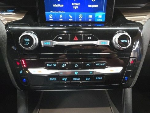 Used 2022 Ford Explorer Limited w/ Limited Technology Package image 36