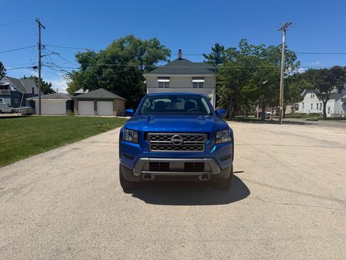 Used 2024 Nissan Frontier SV w/ Technology Package AWD/4WD image 2
