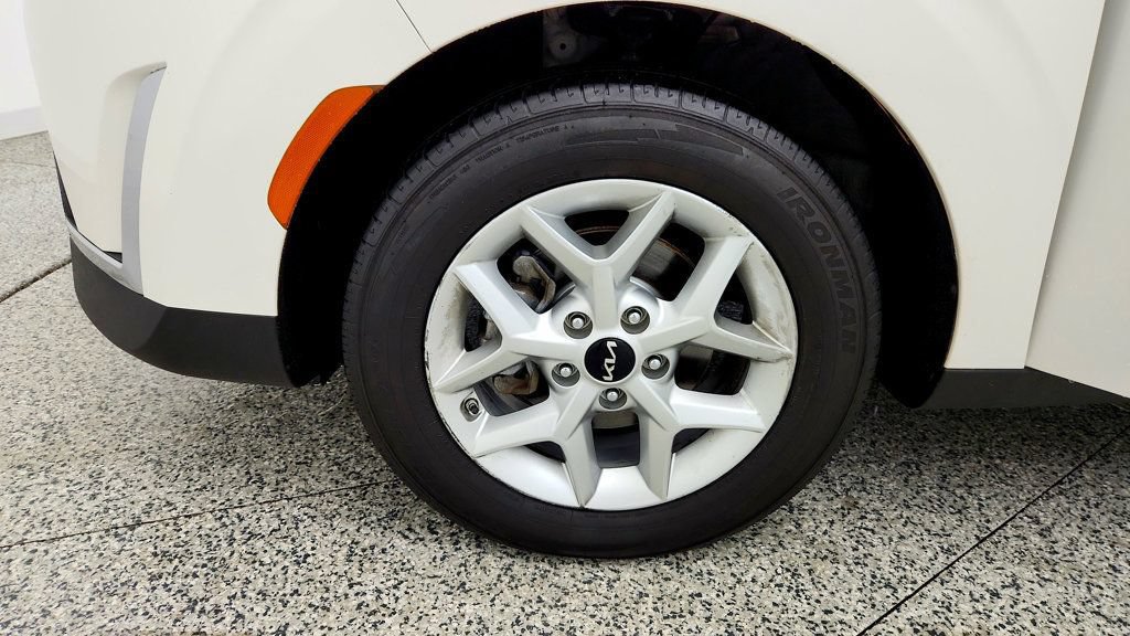 Used 2024 Kia Soul LX w/ Option Group 015 FWD image 9