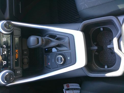 Used 2022 Toyota RAV4 XLE image 25