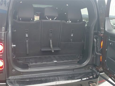 Used 2023 Land Rover Defender 130 X-Dynamic SE image 27