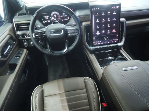 Used 2025 GMC Yukon Denali Ultimate AWD/4WD image 13