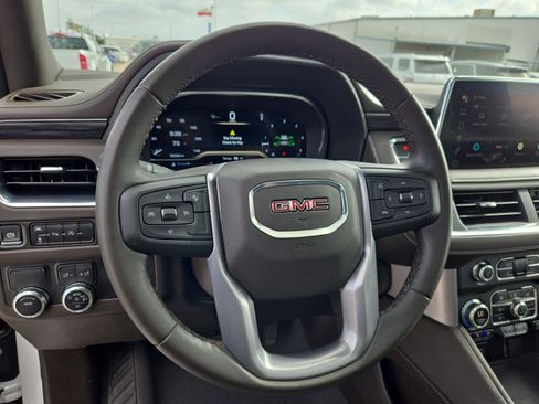 Used 2024 GMC Yukon XL SLT image 18