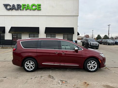 Used 2020 Chrysler Pacifica Limited image 18