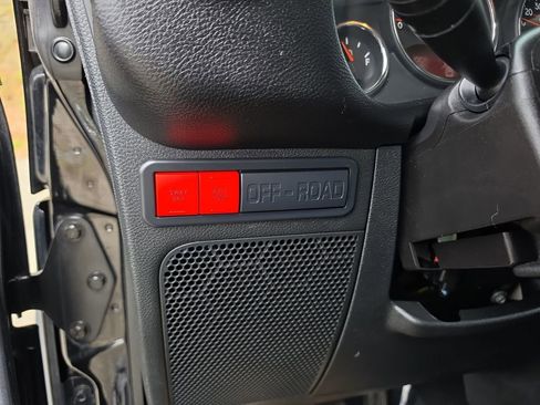 Used 2015 Jeep Wrangler Unlimited Rubicon AWD/4WD image 18