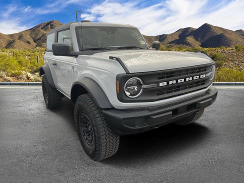Used 2026 Ford Bronco 2-Door w/ Sasquatch Package AWD/4WD image 3