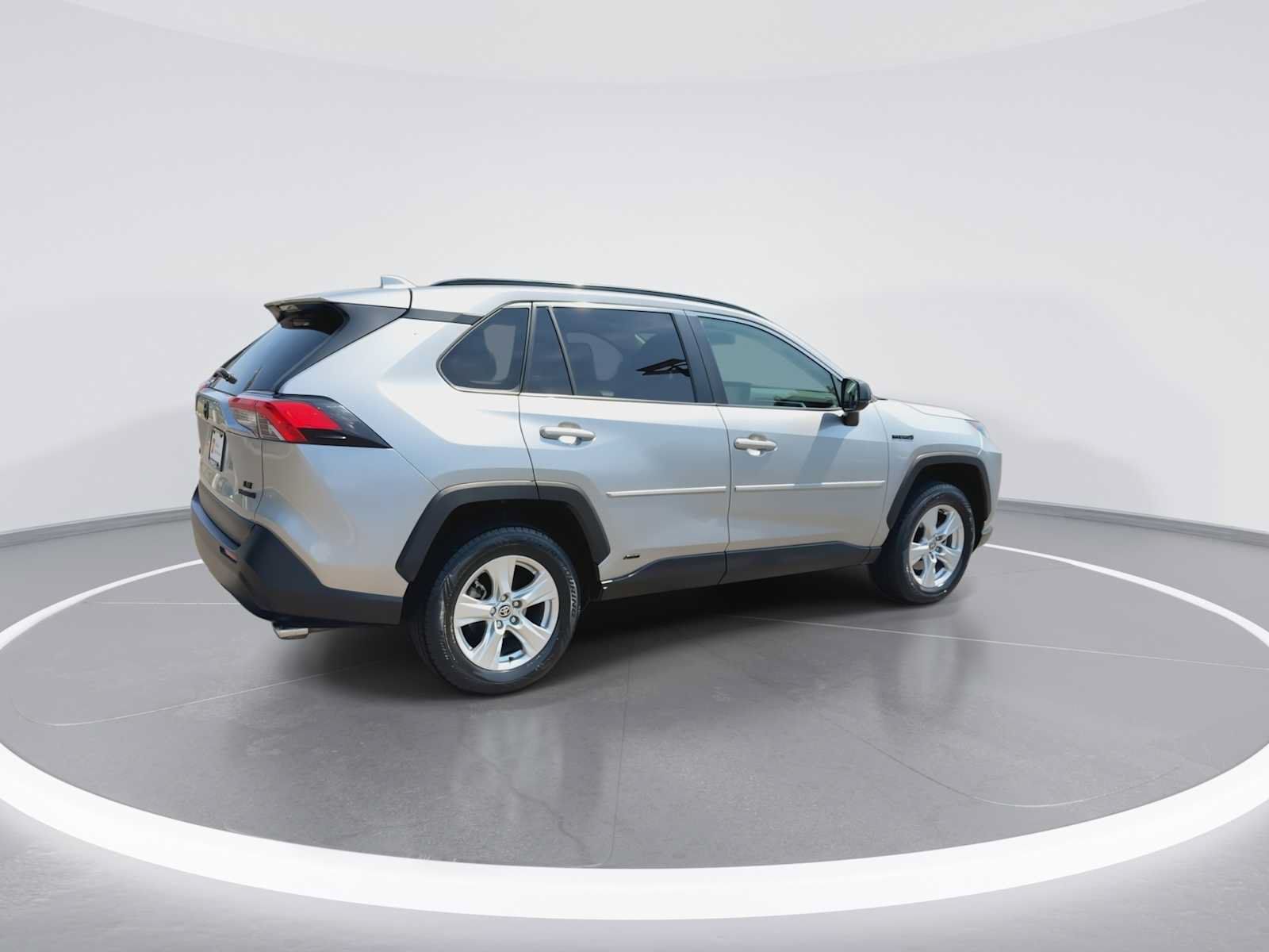 Certified 2021 Toyota RAV4 LE AWD/4WD image 8