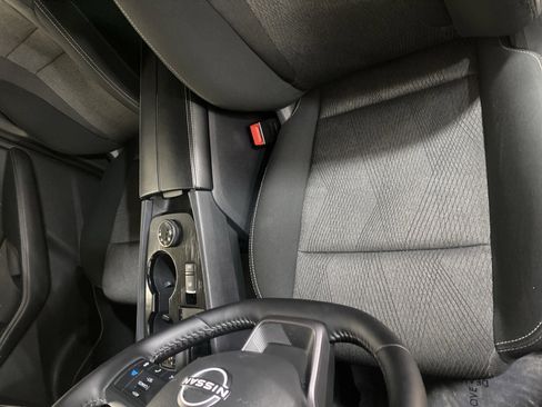 Used 2025 Nissan Rogue SV image 15