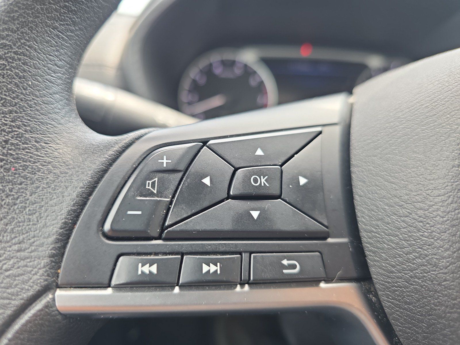 Used 2024 Nissan Sentra SV FWD image 24