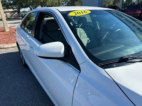 Used 2016 Toyota Camry SE image 15