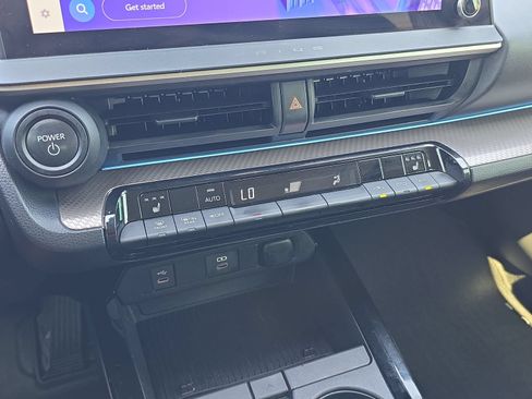 Used 2024 Toyota Prius XLE FWD image 20