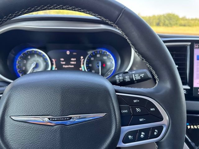 Used 2024 Chrysler Pacifica Touring-L FWD image 12