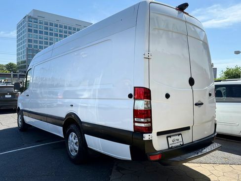 Used 2015 Mercedes-Benz Sprinter 2500 image 5