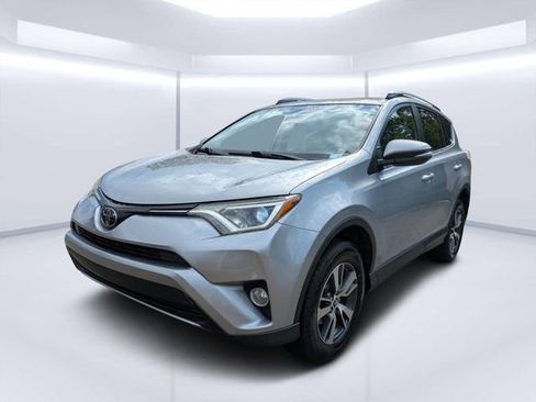 Used 2018 Toyota RAV4 XLE FWD image 7