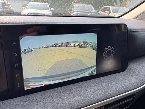Used 2025 Nissan Kicks SV AWD/4WD image 33