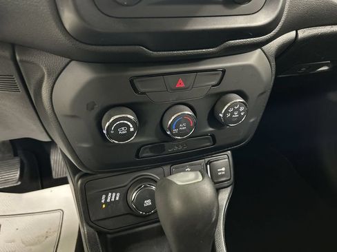Used 2019 Jeep Renegade Sport w/ Sport Appearance Group AWD/4WD image 16