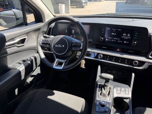 Used 2025 Kia Sportage LX image 32