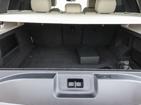 New 2026 Land Rover Range Rover SE image 26