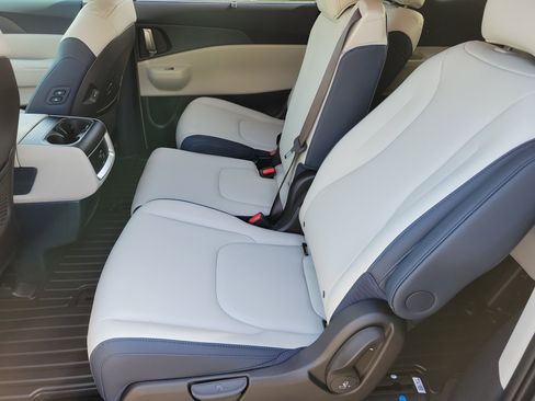 New 2026 Kia Carnival EX FWD image 6
