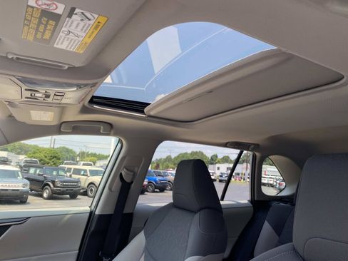 Used 2019 Toyota RAV4 XLE w/ Convenience Package FWD image 18