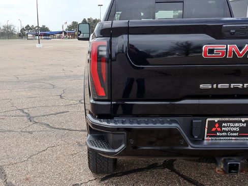 Used 2024 GMC Sierra 2500 AT4 w/ AT4 Preferred Package AWD/4WD image 18