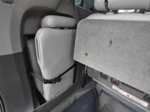 Used 2013 Toyota Sienna XLE w/ Entertainment Pkg FWD image 18