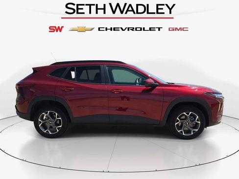 Used 2025 Chevrolet Trax LT w/ LT Convenience Package FWD image 5