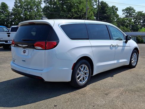 New 2027 Chrysler Pacifica LX FWD image 4