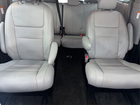 Used 2018 Toyota Sienna Limited Premium image 20