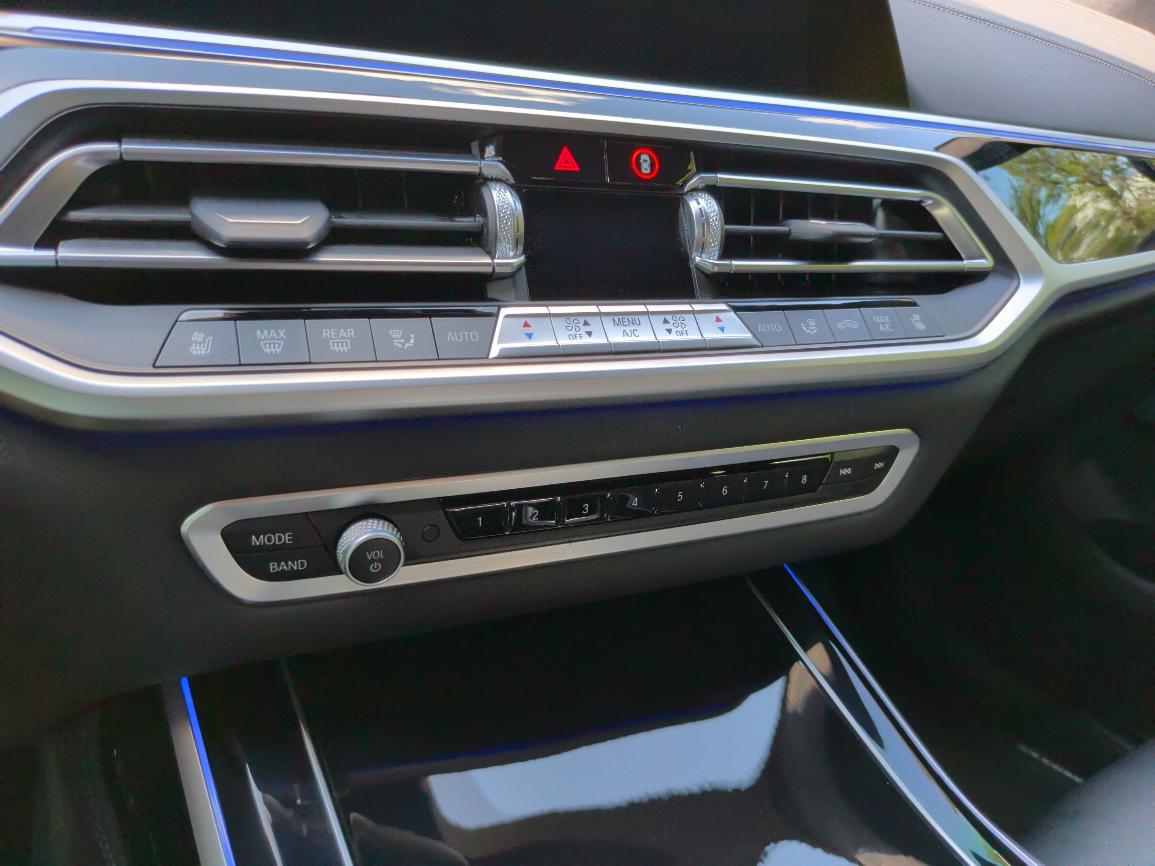 Used 2022 BMW X7 M50i w/ Dynamic Handling Package AWD/4WD image 19