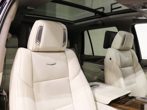 Used 2023 Cadillac Escalade Sport Platinum AWD/4WD image 15