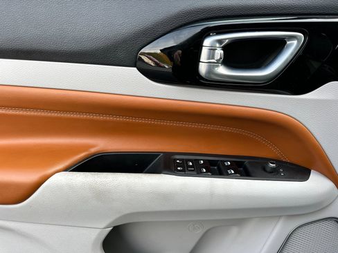 Used 2023 Jeep Compass Limited image 11